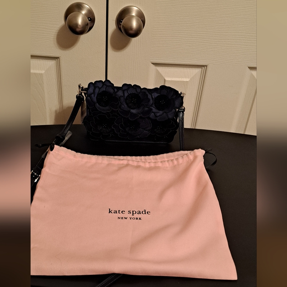 Kate Spade Madison Small Flip Crossbody NWT, comes with a NWOT tags dust bag.